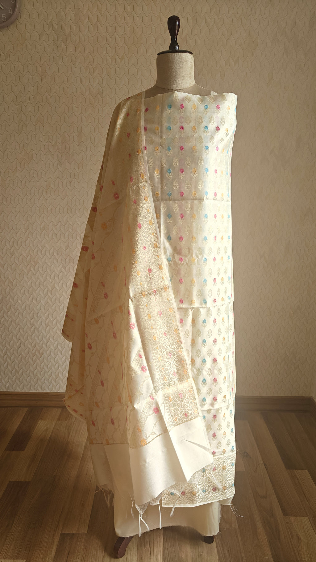 Mulmul Cotton White Booti Suit