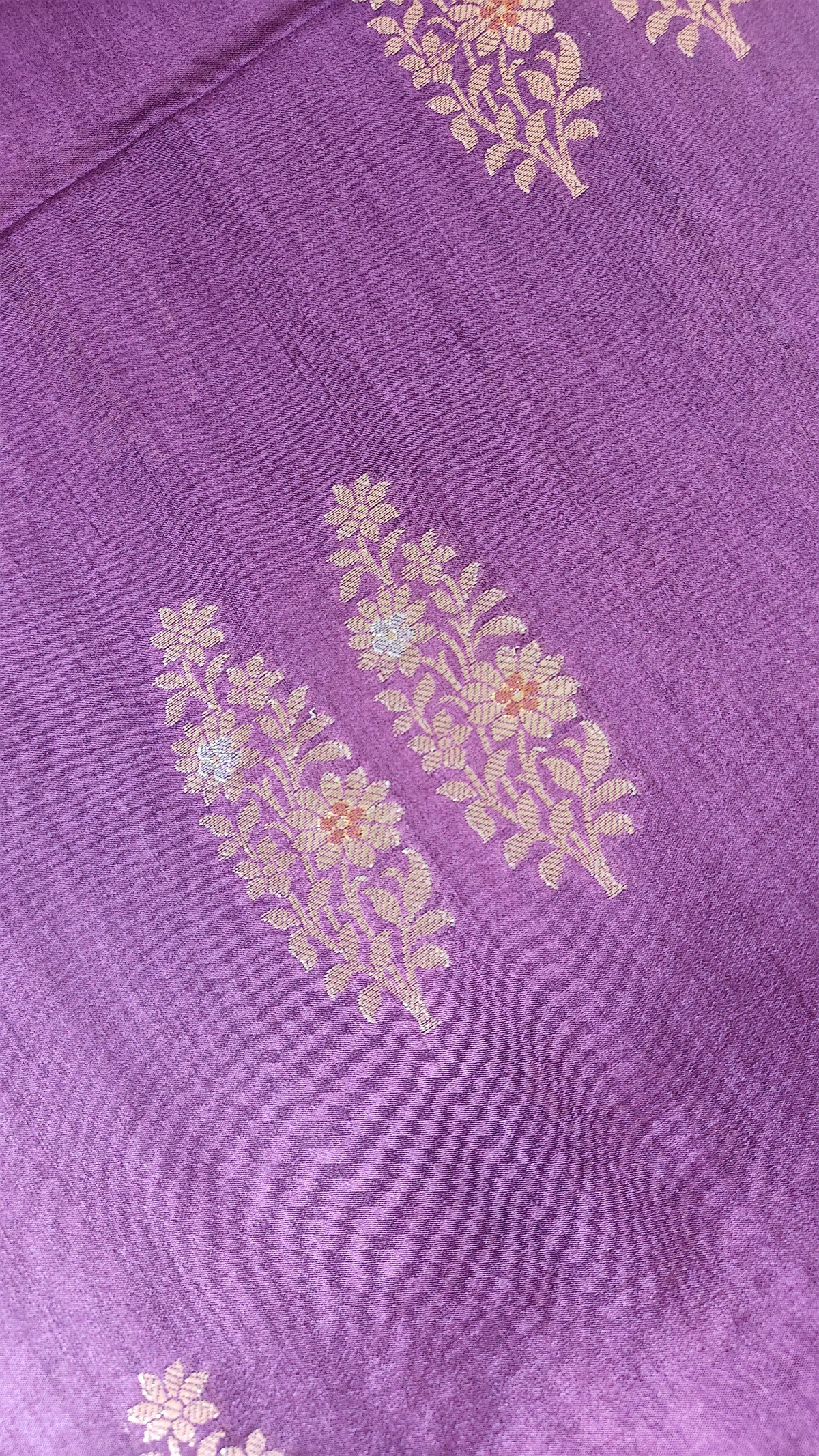 Chiniya Silk Meenakari Booti Saree