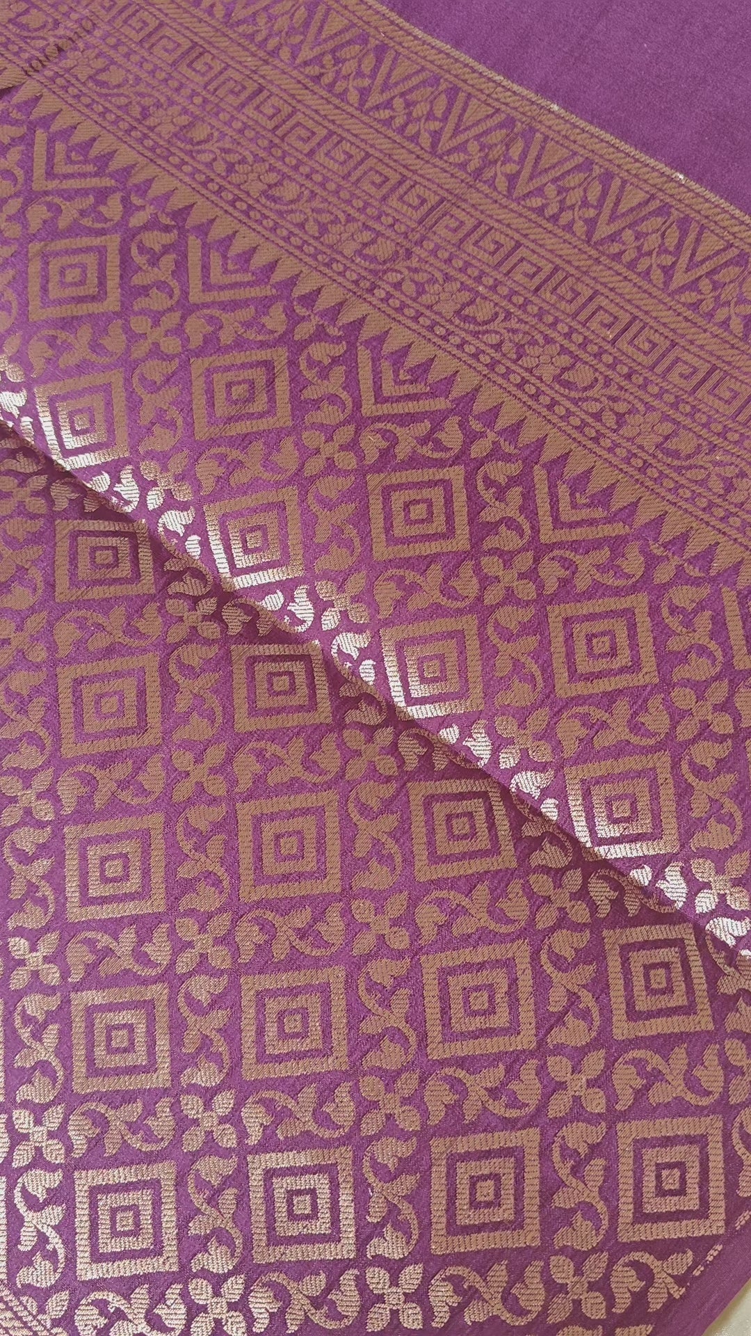 Chiniya Silk Meenakari Booti Saree